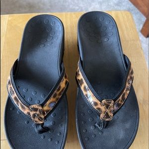 Women’s Vionics flip flops
